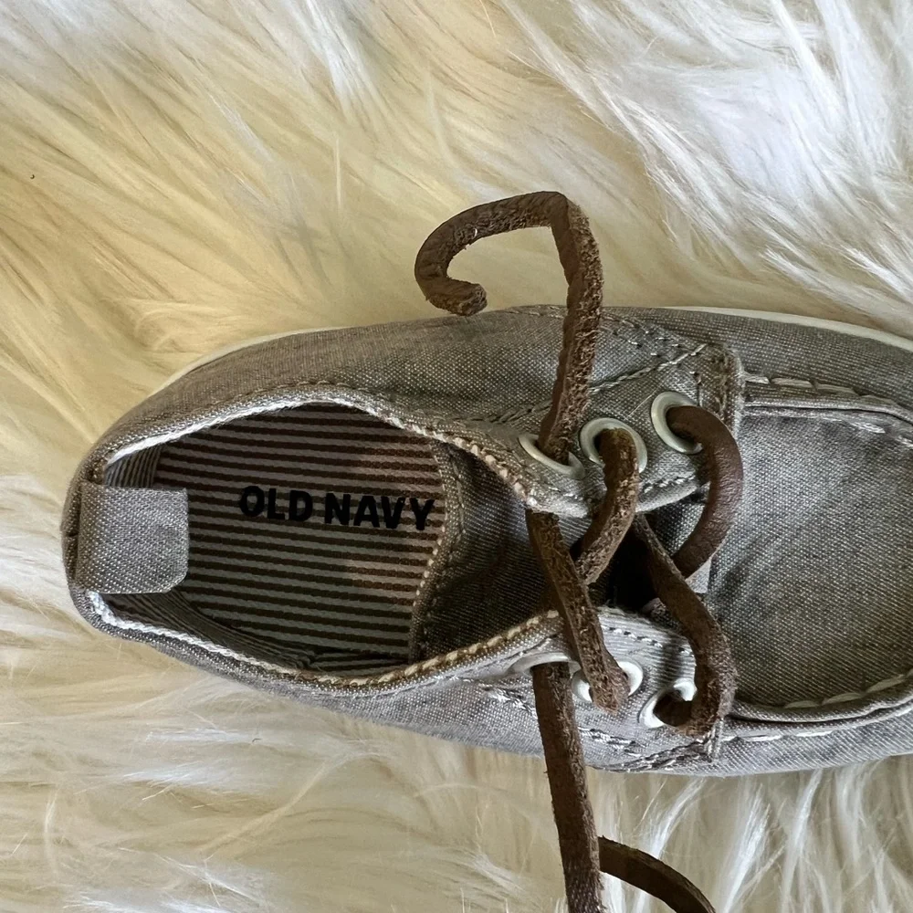 Old Navy infant/toddler Boat Canvas  Slip On Shoes. Size 12.5. Gray